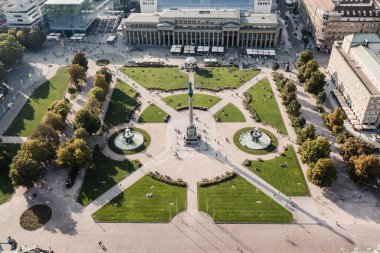Stuttgart, Almanya 'daki ünlü Schlossplatz' ın hava görüntüsü, seyahat geçmişi