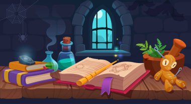 Sihirli bir kitap, iksirler, değnek, şifalı bitkiler ve bir voodoo bebeği içeren bir sihirbaz masasının çizimi. Ay ışığında bir pencere ve örümcek ağı mistik bir atmosfer yaratır..