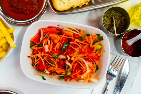 Summer Vegetable Salad Red Bell Peppers Carrot Cucumber — Stockfoto