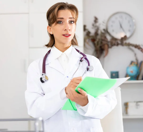 Portrait Female Doctor White Coat Holding Folder Standing Her Office — Stock Photo, Image