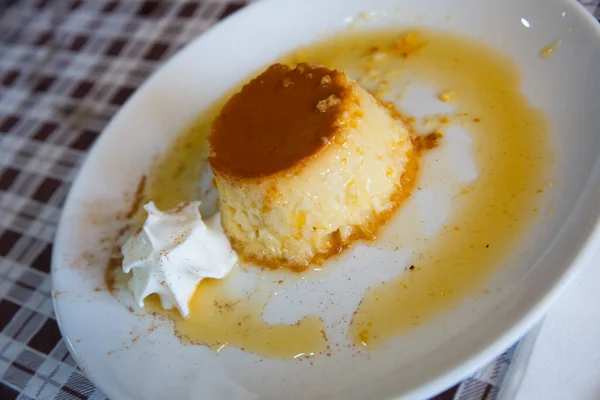 Typical Catalan Creme Dessert Flan Con Nata Caramel Crust Plate — Stock Photo, Image