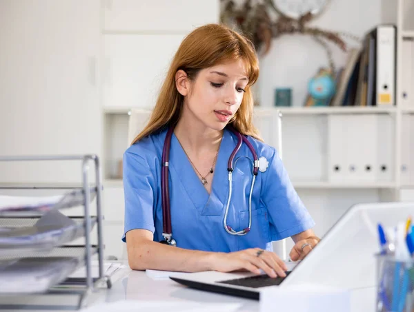 Cheerful Woman Doctor Sitting Workplace Computer Her Office — Stock Photo, Image