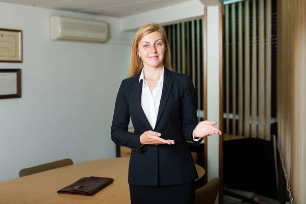 Portrait Positive Business Woman Office — Stock Photo, Image