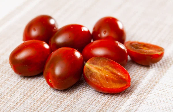 Penutup Matang Ceri Merah Tomat Atas Meja Kayu Sayuran Vitamin — Stok Foto