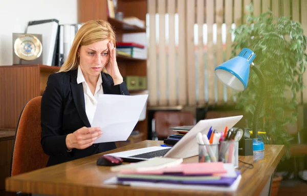 Portrait Upset Female Employee Manager Working Documents Working Place — Stock Photo, Image