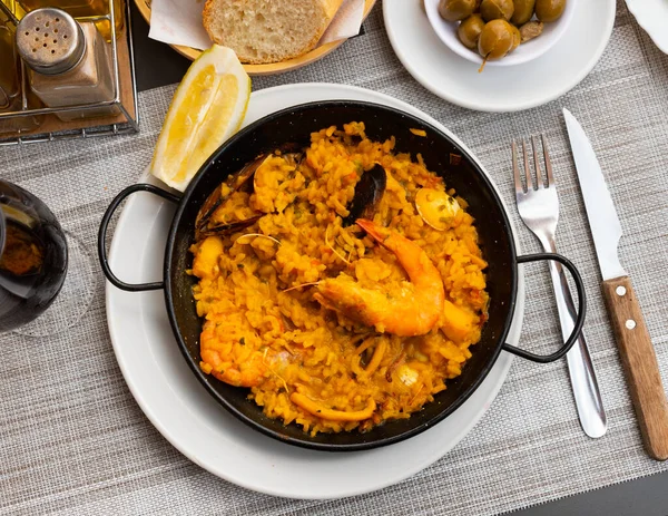 National Spanish Rice Dish Paella Tinted Saffron Prepared Olive Oil — 图库照片
