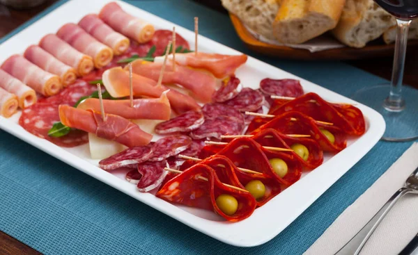 Разнообразные Испанские Колбаски Высокое Качество Фото — стоковое фото