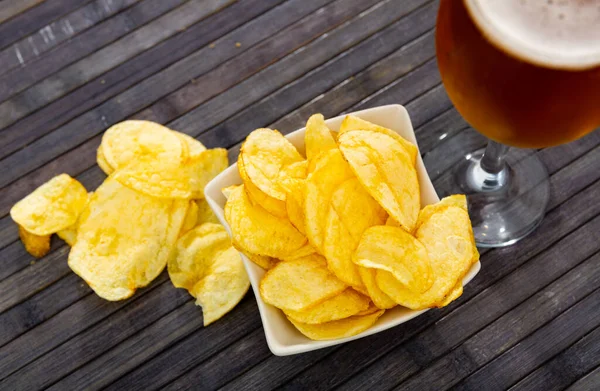 Potato Chips Beer Served Table Snack Food Alcoholic Beverage — Stock Photo, Image