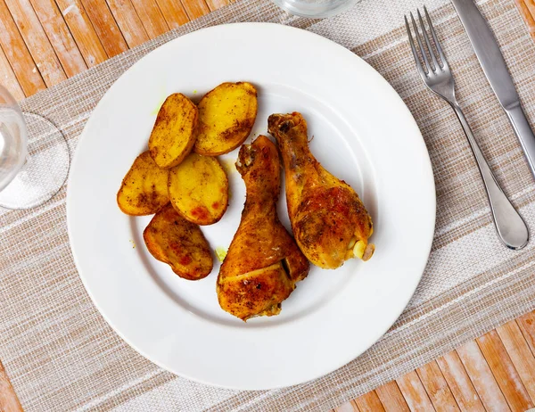 Spicy Bbq Chicken Legs Boiled Potato Close Plate — Photo