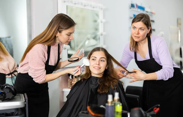 Two Young Women Working Professional Makeup Artist Hairdresser Apply Blush — Stock Photo, Image