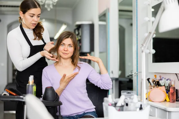 Young Woman Hairdresser Examining Hair Female Client Chair Barber Shop — Stock Photo, Image