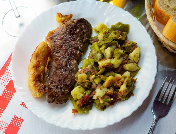 Delicious Fried Beef Entrecote Served Vegetable Garnish — Stock Photo, Image