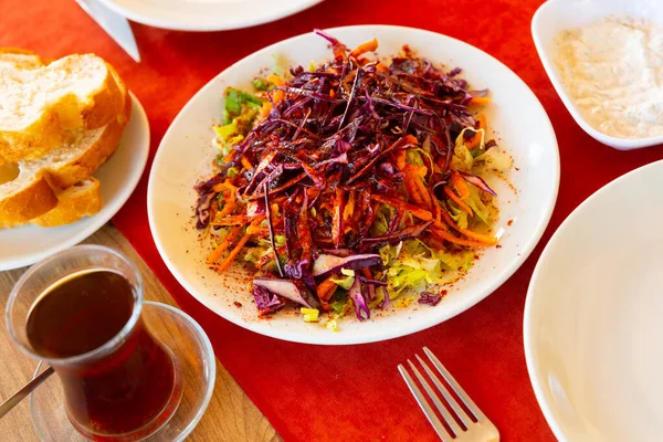 Traditional Turkish Kebab Salad Shredded White Red Cabbage Carrots Dressed — 图库照片