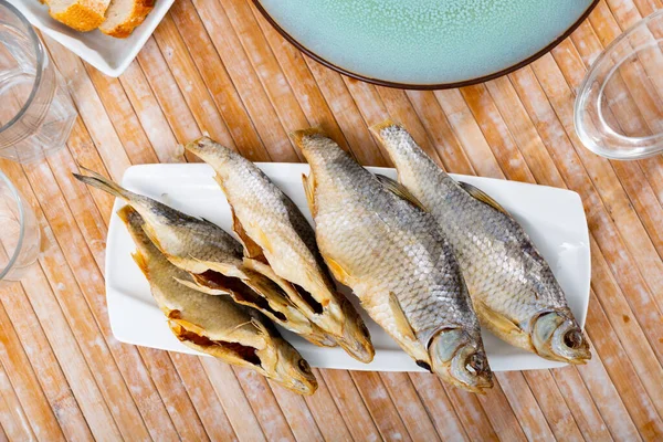 Ukrainian Dish Dried Salted Roach Fish Wooden Table Cafe Closeup — Stock Photo, Image