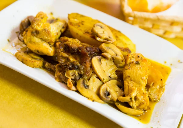 Tasty Poultry Dish Chicken Served Baked Potato Champignon Garlic Gravy — Stock Photo, Image