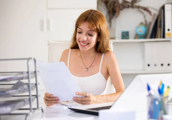 Cheerful Young Woman Bookkeeper Doing Paperwork Workday Office — Stock Photo, Image