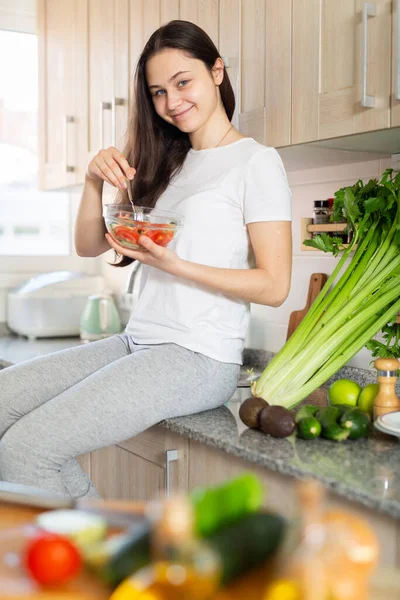 Portrait Young Woman Tasting Freshly Made Vegetable Salad Kitchen — Stock Photo, Image