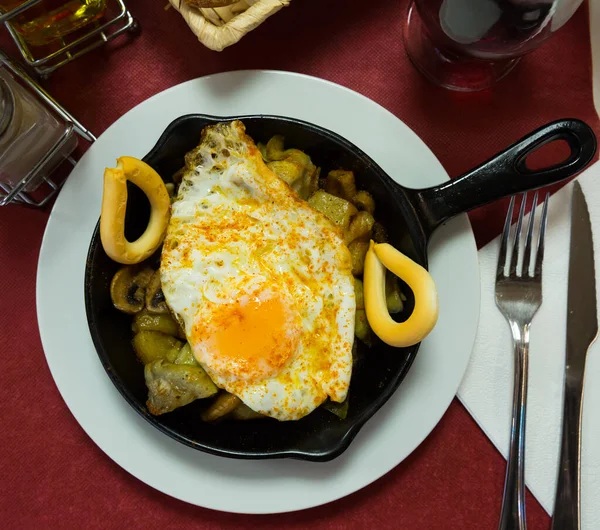 Nutritious Spanish Dish Champignons Scrambled Eggs Galician Potato Served Pan — Stock Photo, Image
