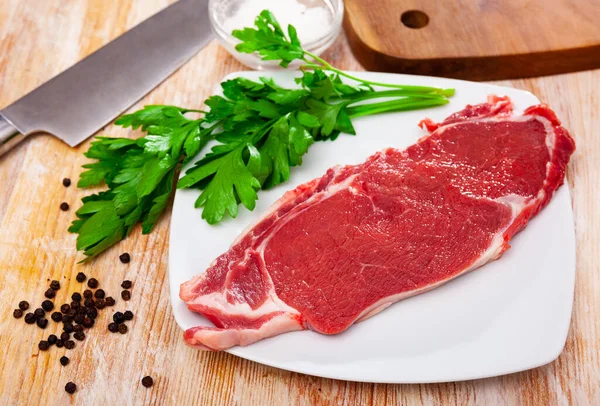 Ingredientes Para Cocinar Carne Cruda Entrecote Con Perejil Fresco Especias —  Fotos de Stock