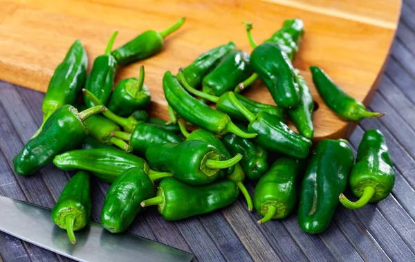 Whole Fresh Green Padron Peppers Wooden Table Knife Vitamin Cooking — Foto Stock