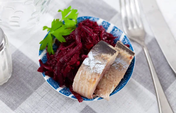 Sliced Herring Beetroot Served Table Chopped Fish Grated Beet Table — Stock fotografie
