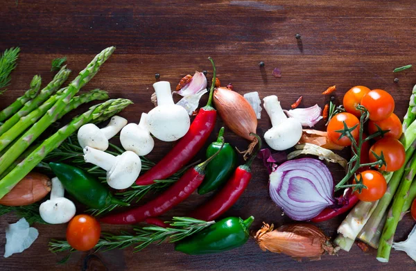 Frisches Gemüsesortiment Mit Pilzen Auf Natürlichem Holztisch Vegane Kochzutaten — Stockfoto