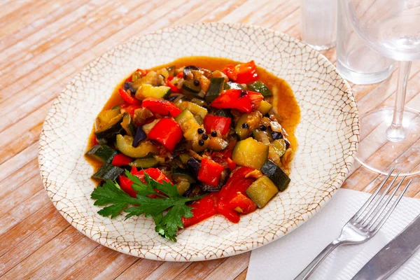 Platter Stewed Vegetables Bell Pepper Zucchini Parsley — Stock Photo, Image