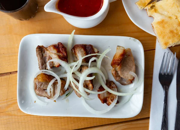 Spicy Grilled Pork Meat Skewers Served Pickled Onion — Stock Photo, Image