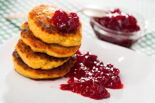 Stack Sweet Fried Quark Pancakes Tasty Berry Jam Plate — Stock Photo, Image