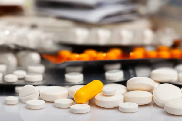 Olika Piller Och Medicinska Piller Antibiotika Närbild Högkvalitativt Foto — Stockfoto