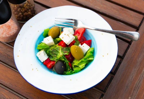 Organic Greek Salad Feta Olives Vegetables Tomato Wooden Table Cafe — Stock Photo, Image