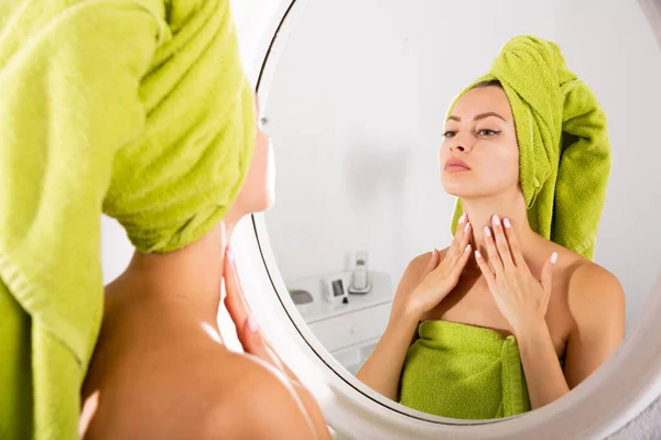 Young Female Towel Looking Her Clear Skin Mirror Home — Stock Photo, Image