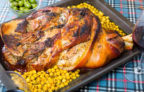 Roast Whole Pork Knuckle Served Chickpea Metal Baking Tray — Stock Photo, Image