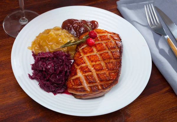 Magre Duck Breast Pickled Cabbage Caramelized Onions Jam — Stockfoto