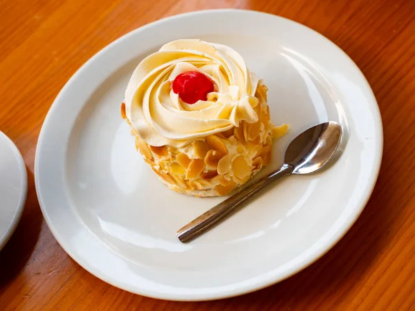 Tasty Spanish Dessert Sponge Cake Vanilla Cream Decorated Almond Petals — Stock Photo, Image