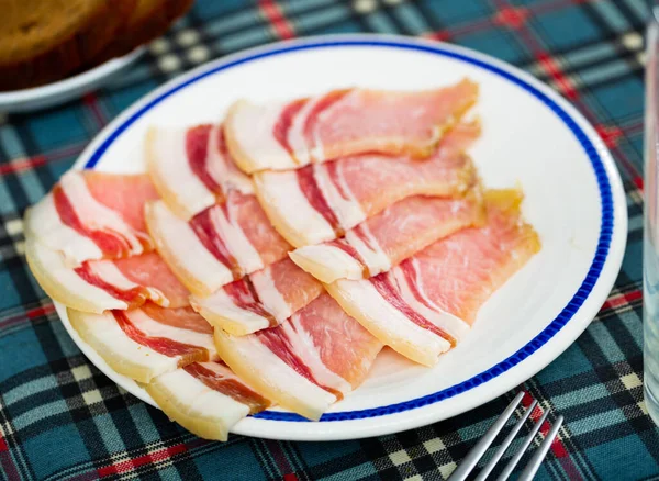 Appetizing Jucy Slices Fresh Sliced Bacon Platter Close Image — Stock Photo, Image