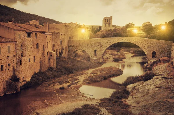 法国拉加塞Orbieu河上的中世纪拱桥 — 图库照片