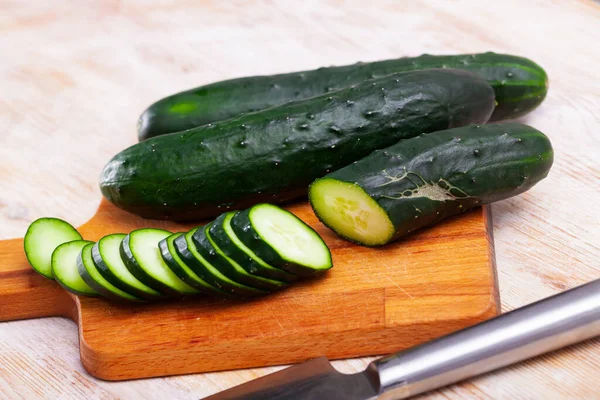 Whole Sliced Fresh Cucumbers Wooden Table Healthy Vegetarian Ingredient — Stock Photo, Image