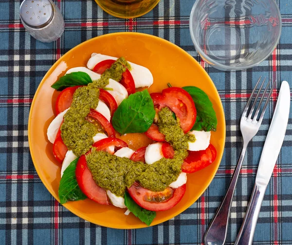 Fresh Caprese Salad Mozzarella Tomatoes Basil Pesto Sauce Plate — Stock Photo, Image