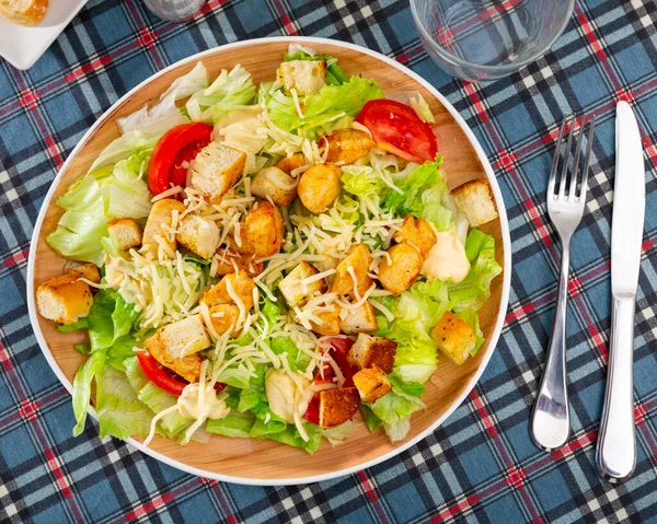 Traditional American dish is Caesar salad, made from lettuce leaves, boiled chicken breast, tomatoes, white bread croutons ..and grated Parmesan cheese