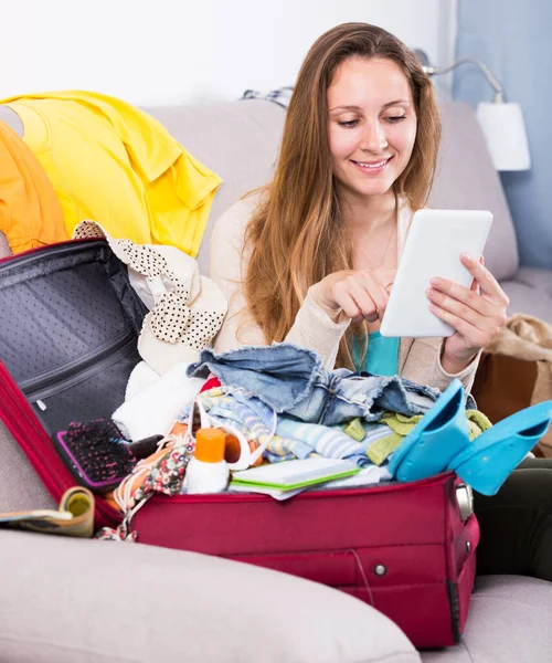 Young Glad Woman Getting Ready Holidays Home — Stock Photo, Image