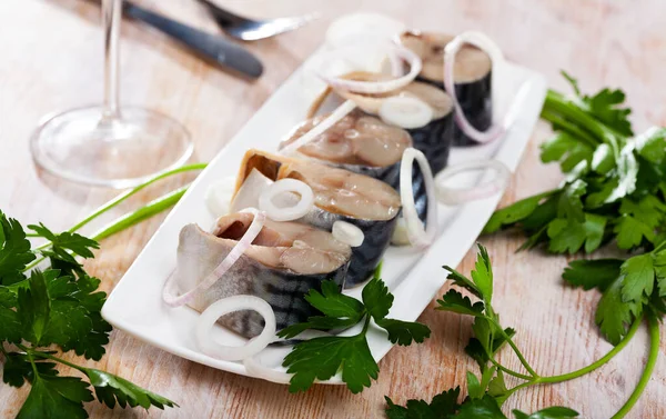 Mediterranean Mackerel Fillet Served Sliced Onion Rings Parsley — Stock Photo, Image