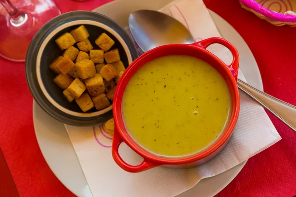 Vegetable Cream Soup Croutons Served Ceramic Bowl — Stock Photo, Image