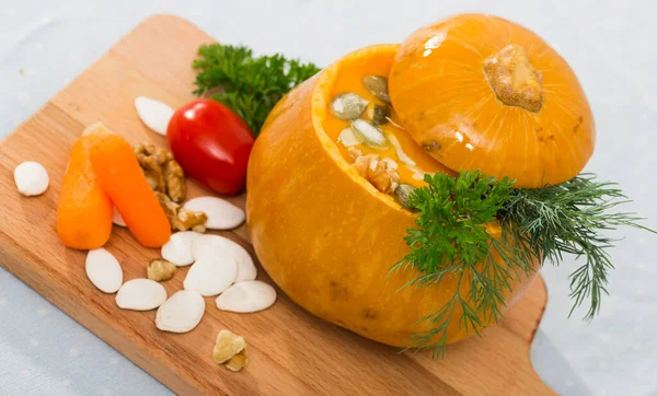 Image Pumpkin Soup Cleaned Pumpkin Bake Oven Take Out Pulp — Stock Photo, Image