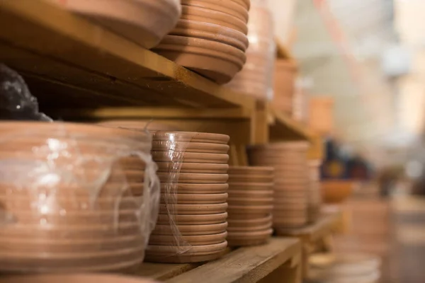 Showcase Home Decor Shop Stacks Ceramic Plates Flower Pots Packed — Foto Stock