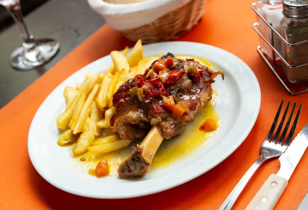 Plate Tasty Spanish Dish Codillo Pork Knuckle Slices Fried Potatoes — Stock Photo, Image