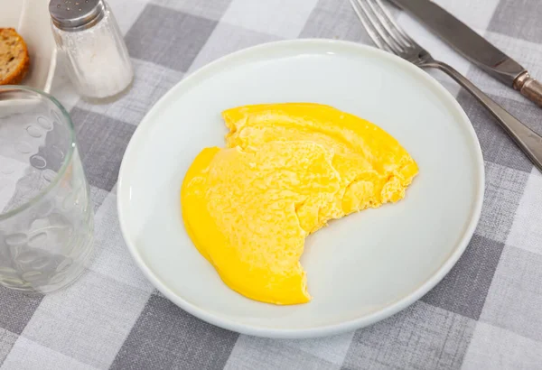 White Plate Tasty Omelet Table Cafeteria — Stock Photo, Image