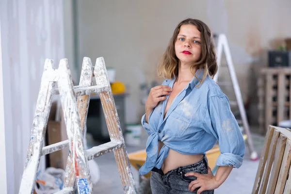 Young Seductive Woman Wearing Revealing Clothes Posing Stepladder Apartment Repair — Stockfoto