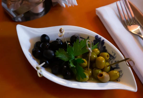 Appetizing Pickled Green Black Olives Served Boat Shaped Salad Bowl — Stock Photo, Image