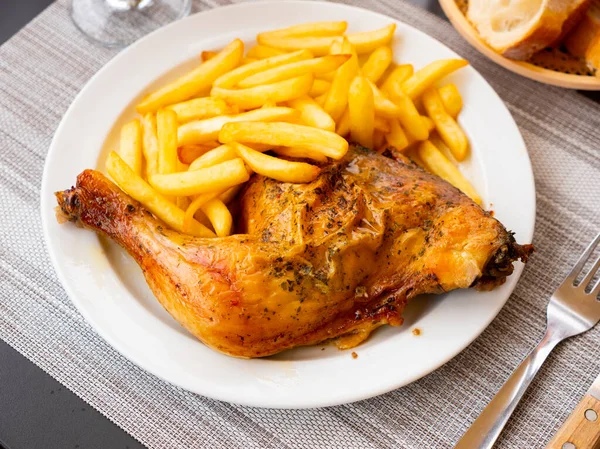 Appetizing Baked Chicken Leg Quarter Browned Skin Served Crispy Fries — Stock Photo, Image